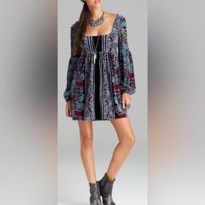 Free People velvet mini dress, ballon sleeves, square neckline. Blue black red M